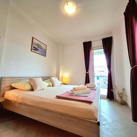 Cozy 1-Bedroom Apartment Near The Center Of Trogir Eksteriør billede