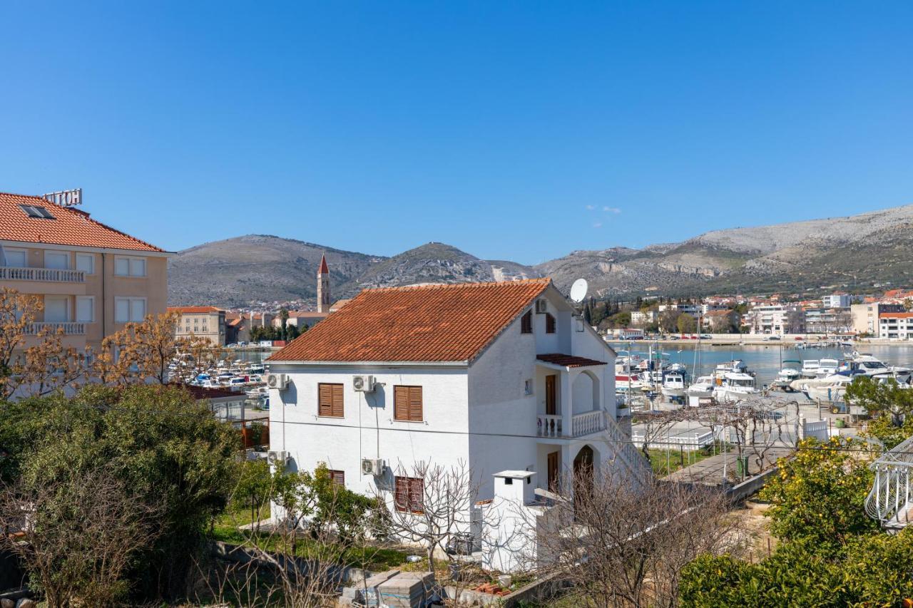 Cozy 1-Bedroom Apartment Near The Center Of Trogir Eksteriør billede