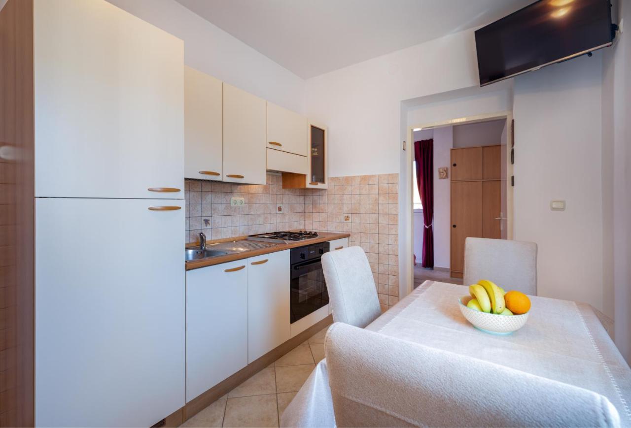 Cozy 1-Bedroom Apartment Near The Center Of Trogir Eksteriør billede