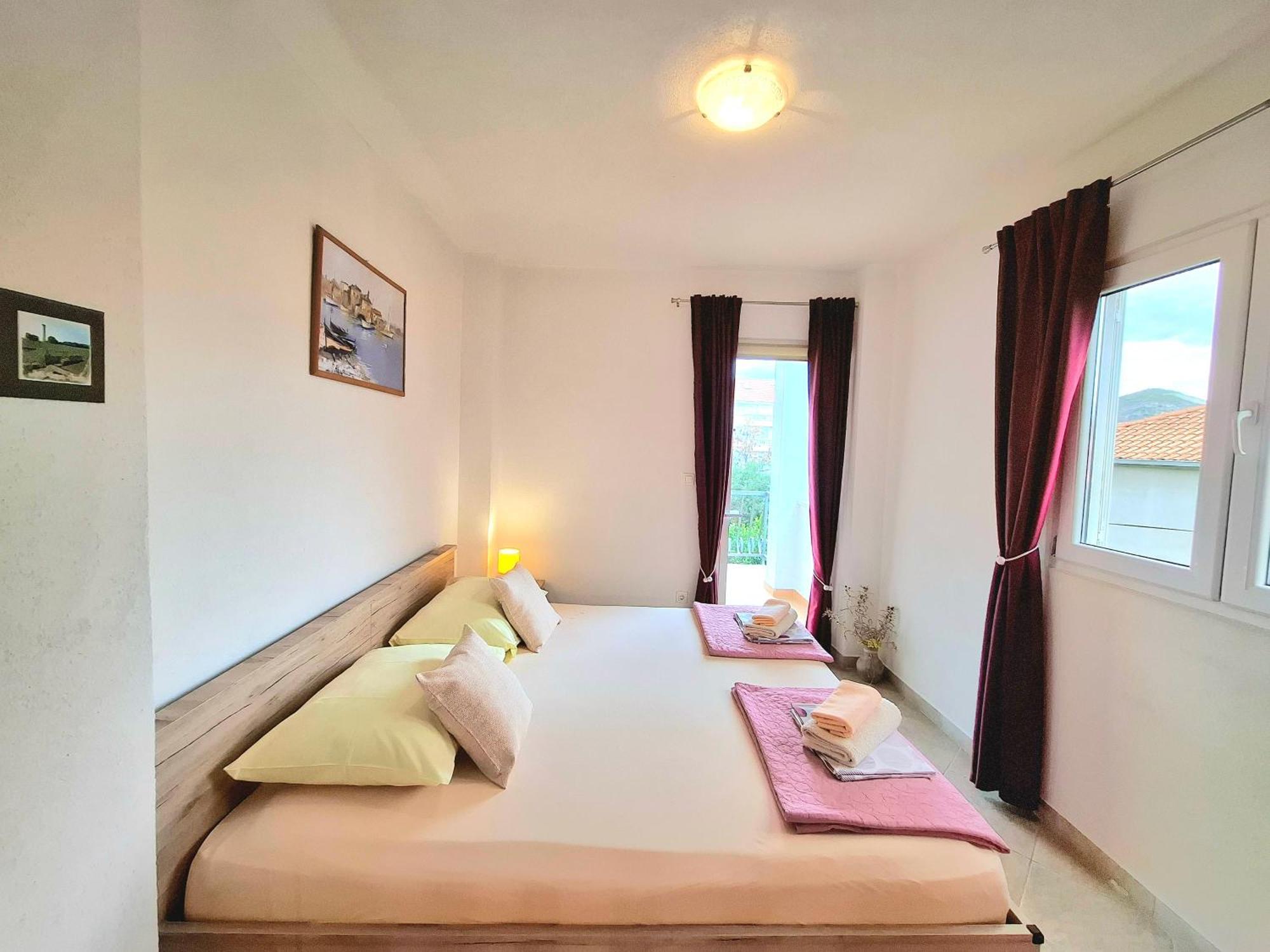 Cozy 1-Bedroom Apartment Near The Center Of Trogir Eksteriør billede